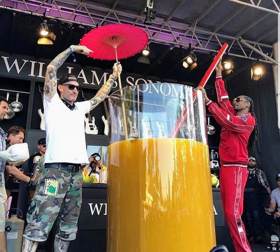 Snoop sets the Guinness World Record for largest gin and juice (180 bottles of gin, 154 apricot brandy, 38 of orange juice)