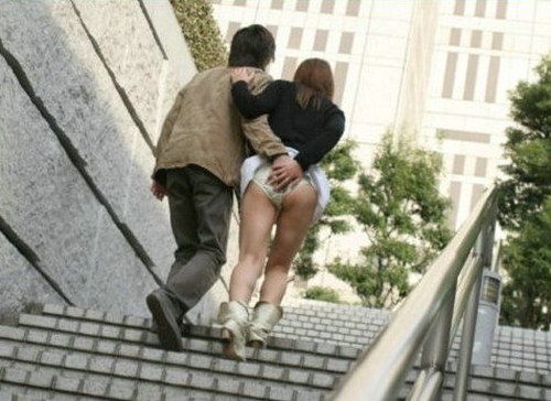 Naughty Behavior Of Couples In The Street