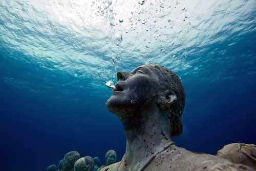 breathing statue underwater