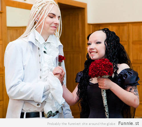 16 Strange Couples That Make Loneliness Look Good!