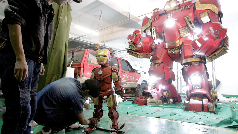 Xing's Hulkbuster weighs half a ton and measures over 11 feet tall. He constructed it from around 100 parts made of fiberglass