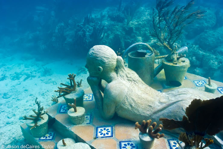 Crazy Underwater Sculpture Art 1