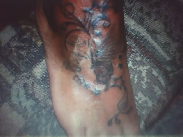 black chick sexy foot tattoo