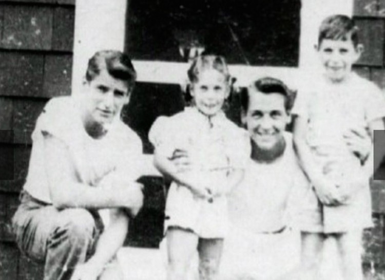 Albert DeSalvo

Between June 14, 1962 and January 4, 1964, DeSalvo killed between 13 women in the Boston area. Pictured here on the left, it's hard to believe he would grow up to be a serial killer.