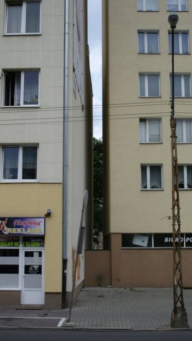 One of world's narrowest houses will be built in Warsaw as a workplace for Etgar Keret