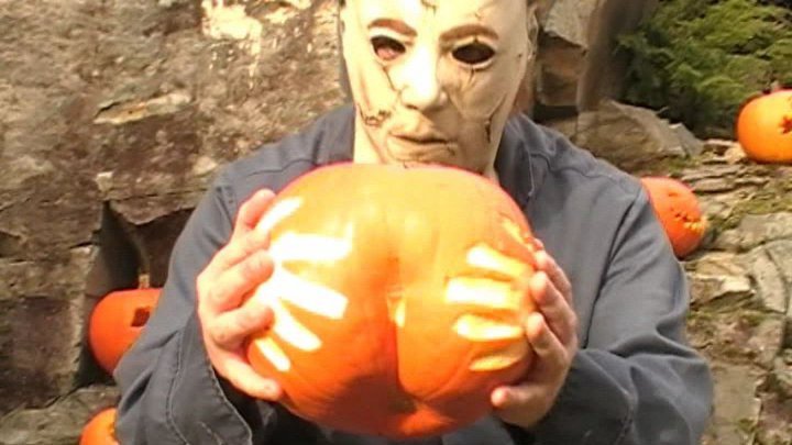 Michael Myers from the Halloween films holding an anus pumpkin