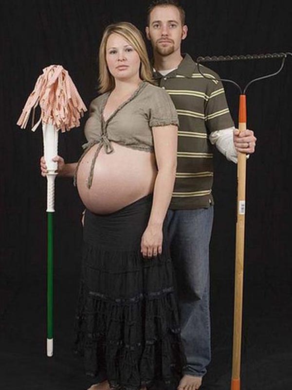 22 Ridiculously Awkward Pregnancy Photos