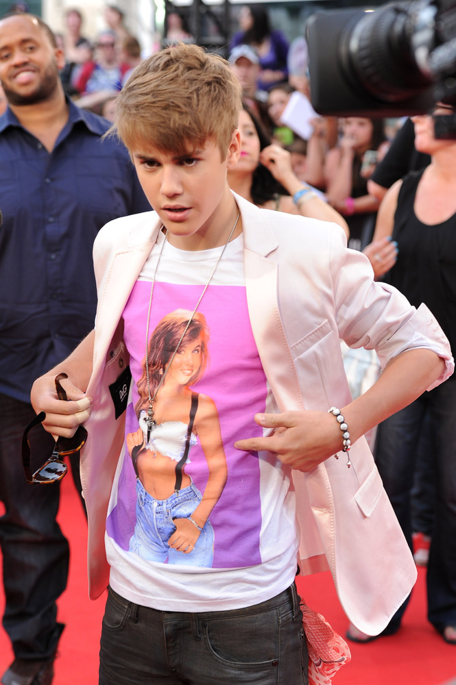 Justin Bieber wearing Tiffani Thiessen.