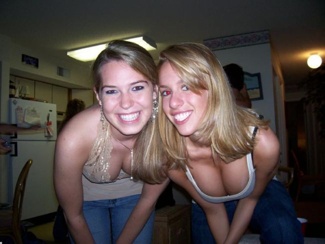 Teen Cleavage Picture