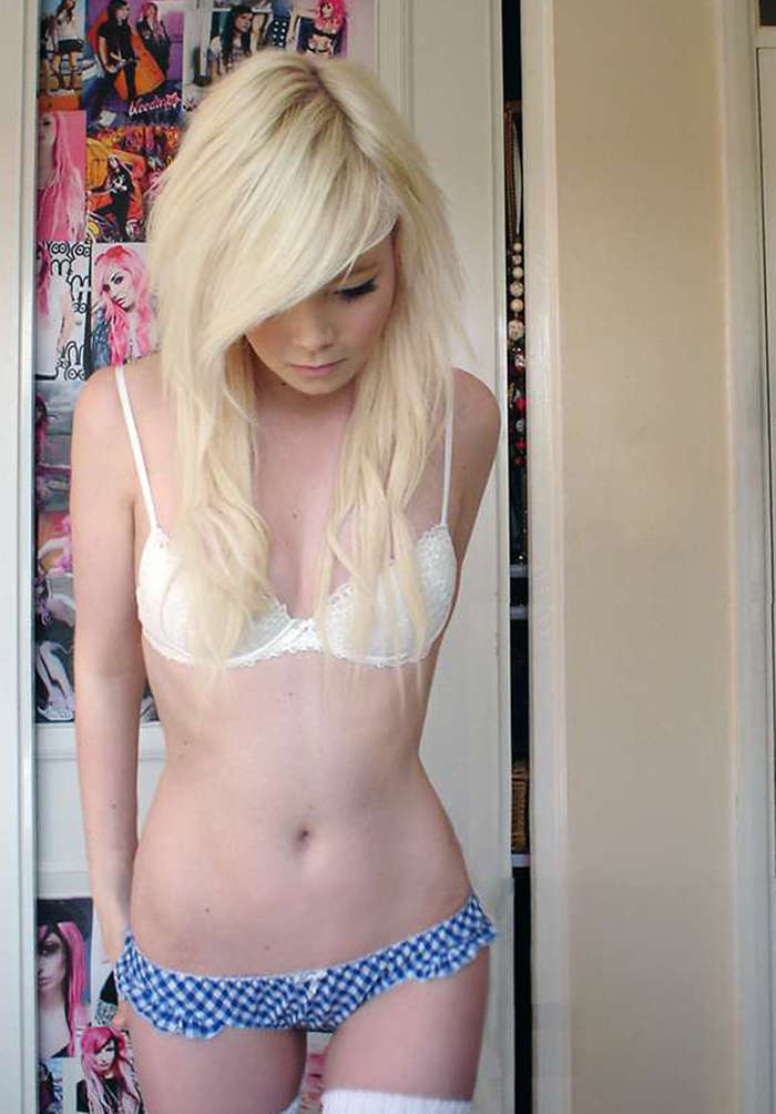 Amateur 18 year old blonde is perfect!