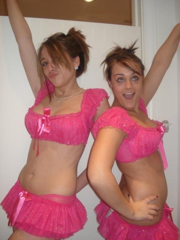 Amateur girls matching in pretty pink