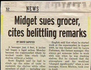 funny news headline fails - Me 32 News Midget sues grocer, cites belittling remarks Sydavo Sapsted S t arer just fout, 4 Incb tall boo l ean to Monday because the p rice where he worked made himwack bich shelves without ladder Scots English wid he had to 