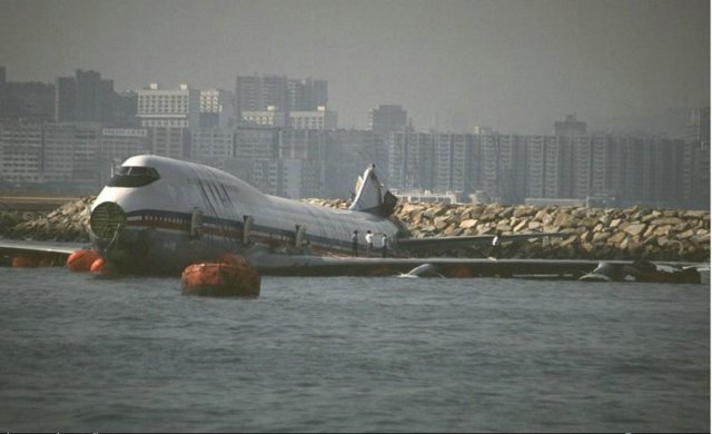 Airplane crashes