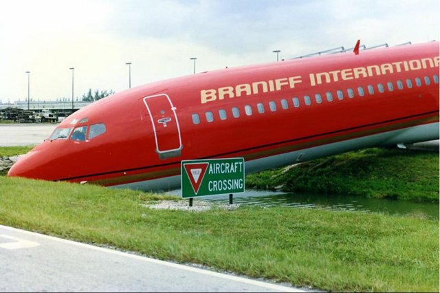 Airplane crashes