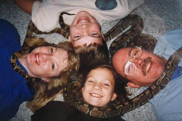 Creepy and Awkward Family Photos