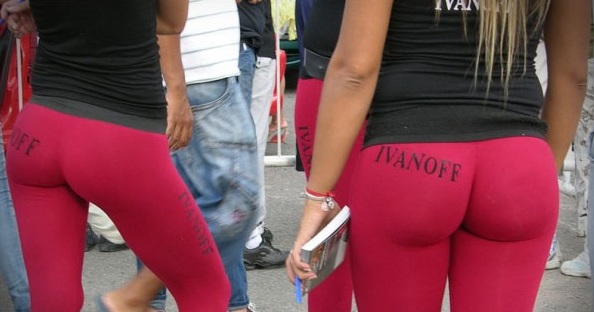 Best of Chicks In Yoga Pants