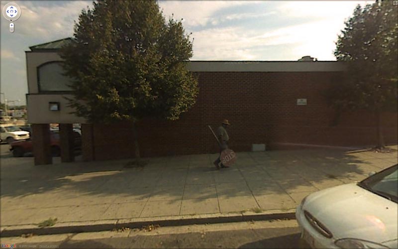 25 Pictures of Life Captured by Google Street View