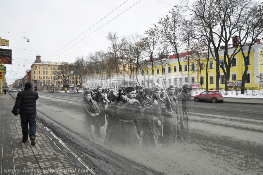 Leningrad 1942 - St.Petersburg 2013. Zagorodny prospekt. The machine-gunners on the way to the front.