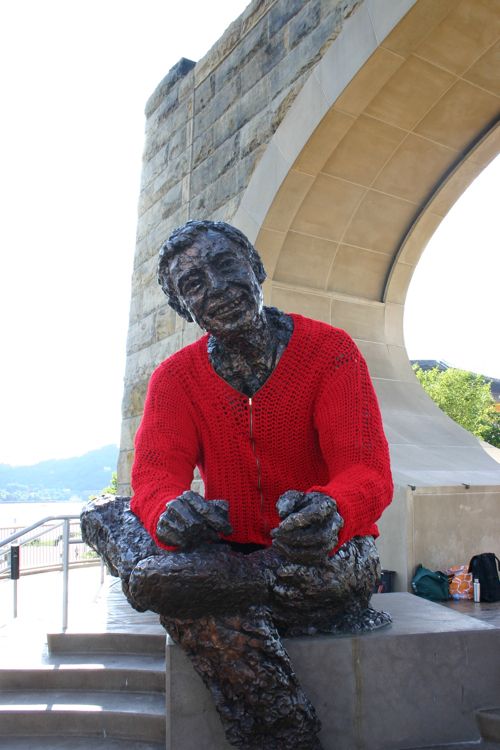 Yarnbombing the Mr. Rogers statue