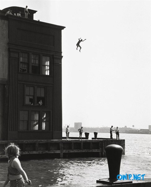 Boy jumps in Hudson River, New York, 1948
