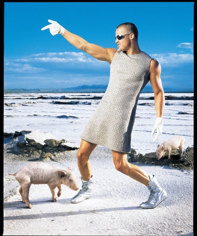 Brad Pitt and a pig, 1999