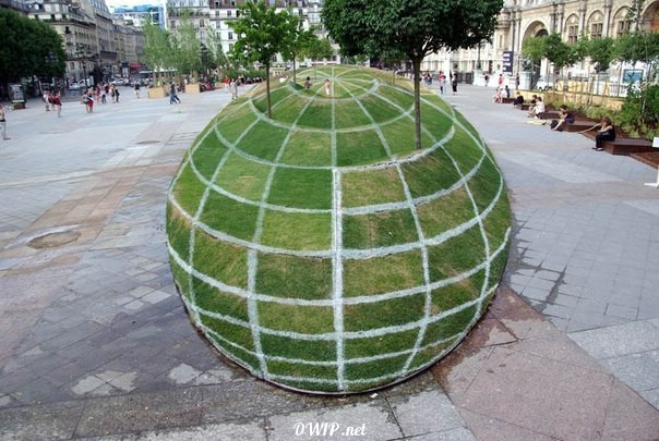 An unusual illusion in Paris