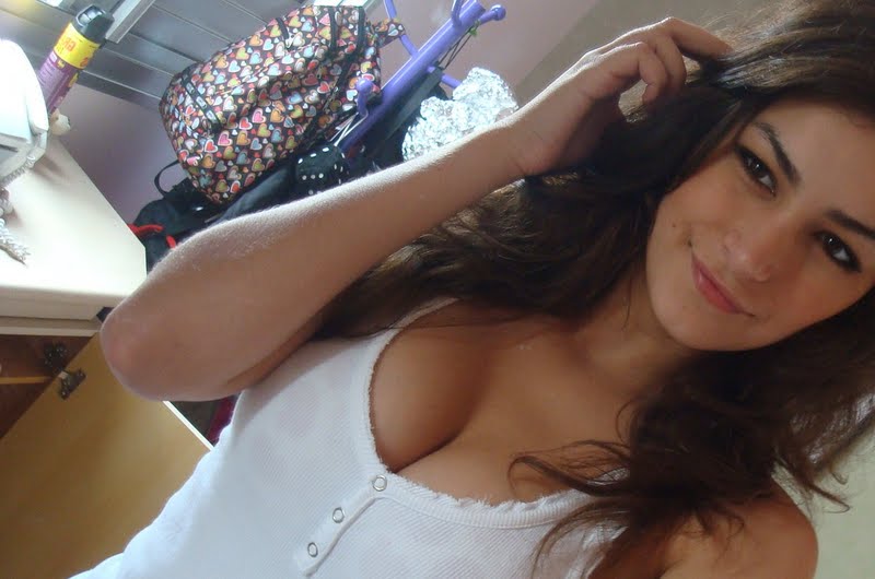 Sexy Cleavage Babes