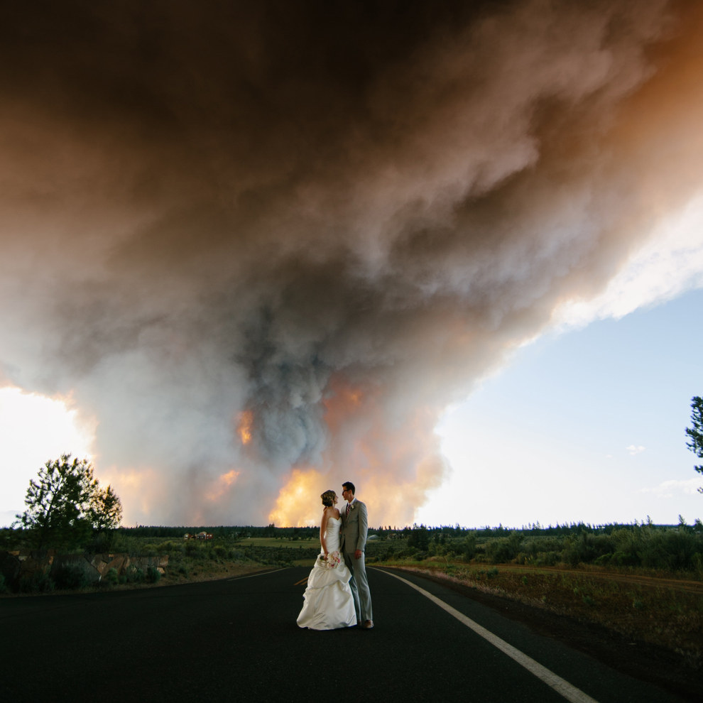 Wedding rushed by Wildfire leads to some Amazing Photos