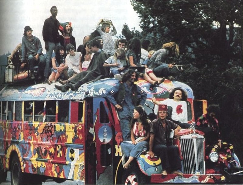 33 Pictures of Early Hippy Organic Culture Living Off the Grid