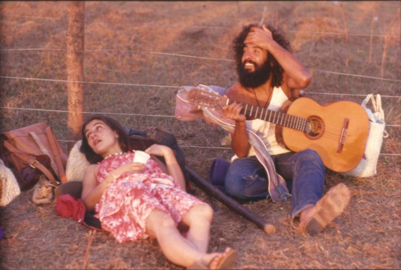 33 Pictures of Early Hippy Organic Culture Living Off the Grid