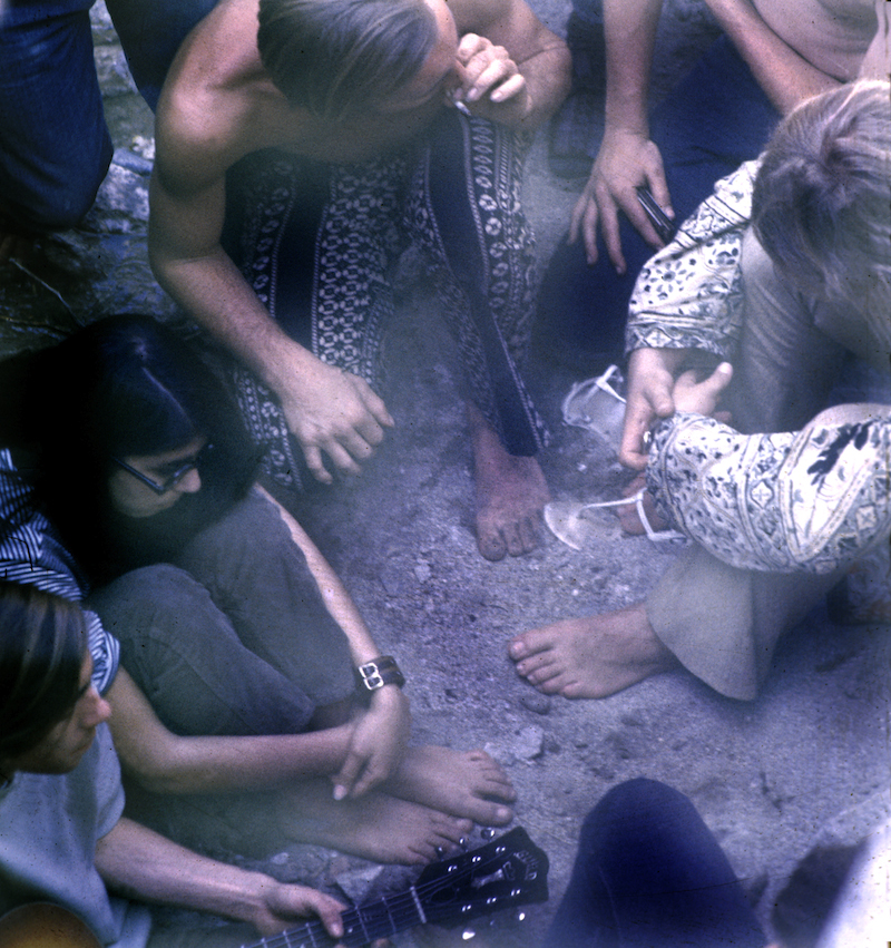 33 Pictures of Early Hippy Organic Culture Living Off the Grid