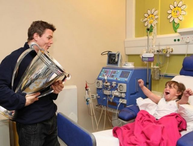 rugby player visits girl in hospital