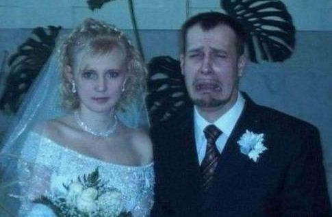 25 Hilariously Awkward Wedding Photos