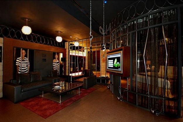17 Japanese Sex Hotel Theme Rooms