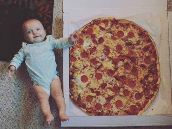 random ребенок пицца