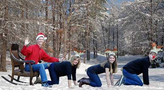 46 Most Awkward Family Holiday Pictures!
