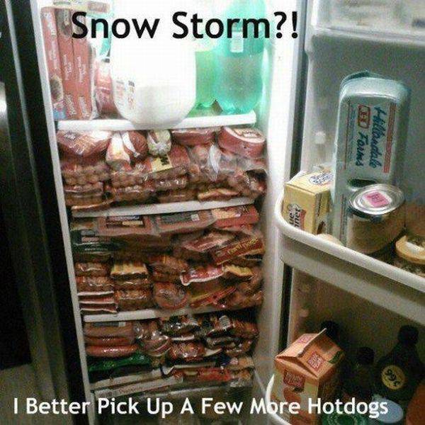 bakery - Snow Storm?! 9 Foto's kliandale I Better Pick Up A Few More Hotdogs