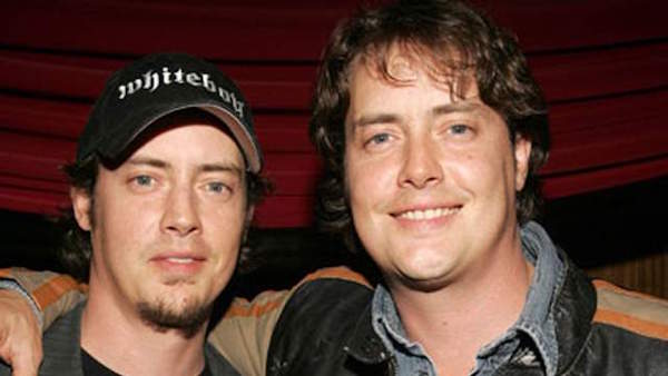 Jason & Jeremy London...Some folks don't realize they're different people, as these '90s heartthrobs look so much alike, and they're both actors. Jeremy London starred in "Dazed & Confused," whereas his twin brother starred in "Party of Five." But both are old as hell now!