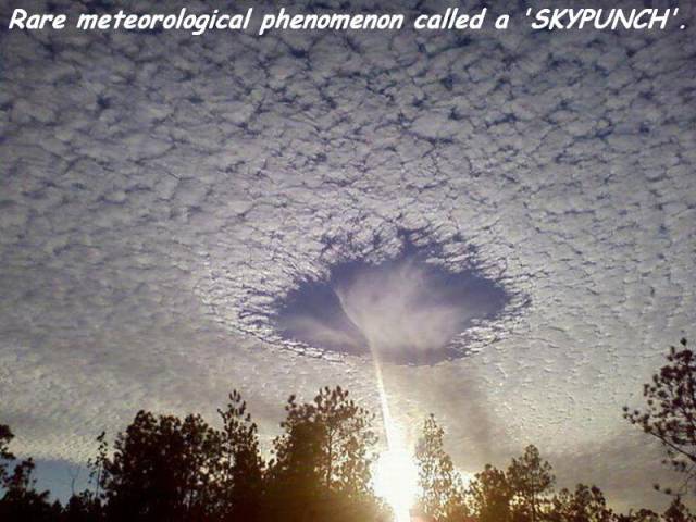 sky punch - Rare meteorological phenomenon called a 'Skypunch'.