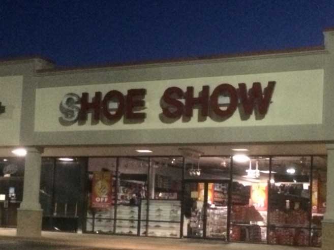 outlet store - Shoe Show