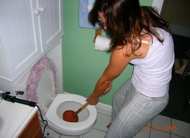 girl plunging toilet - 0 2005