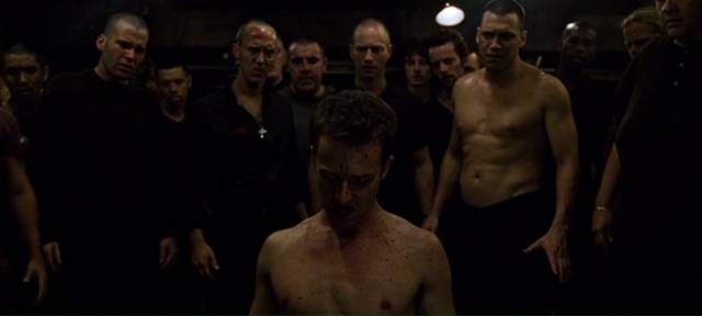 Edward Norton lost about 20 pounds for his role as The Narrator. He did so after having to put on a lot of muscle for his role as a skin head in ‘American History X’ the year before