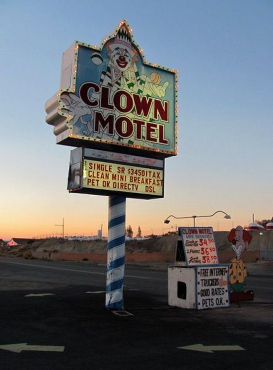 nope Clown Motel Single Sr $3450ITAX Clean Mini Breakfast Pet Ok Directv Dsl 23550 Frenternet Trides 2000 Rates Pets Ok.