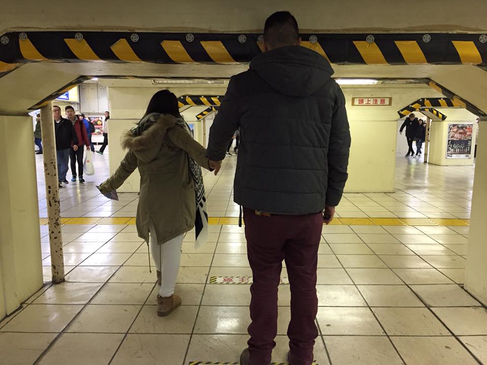 funny pic being tall in japan -