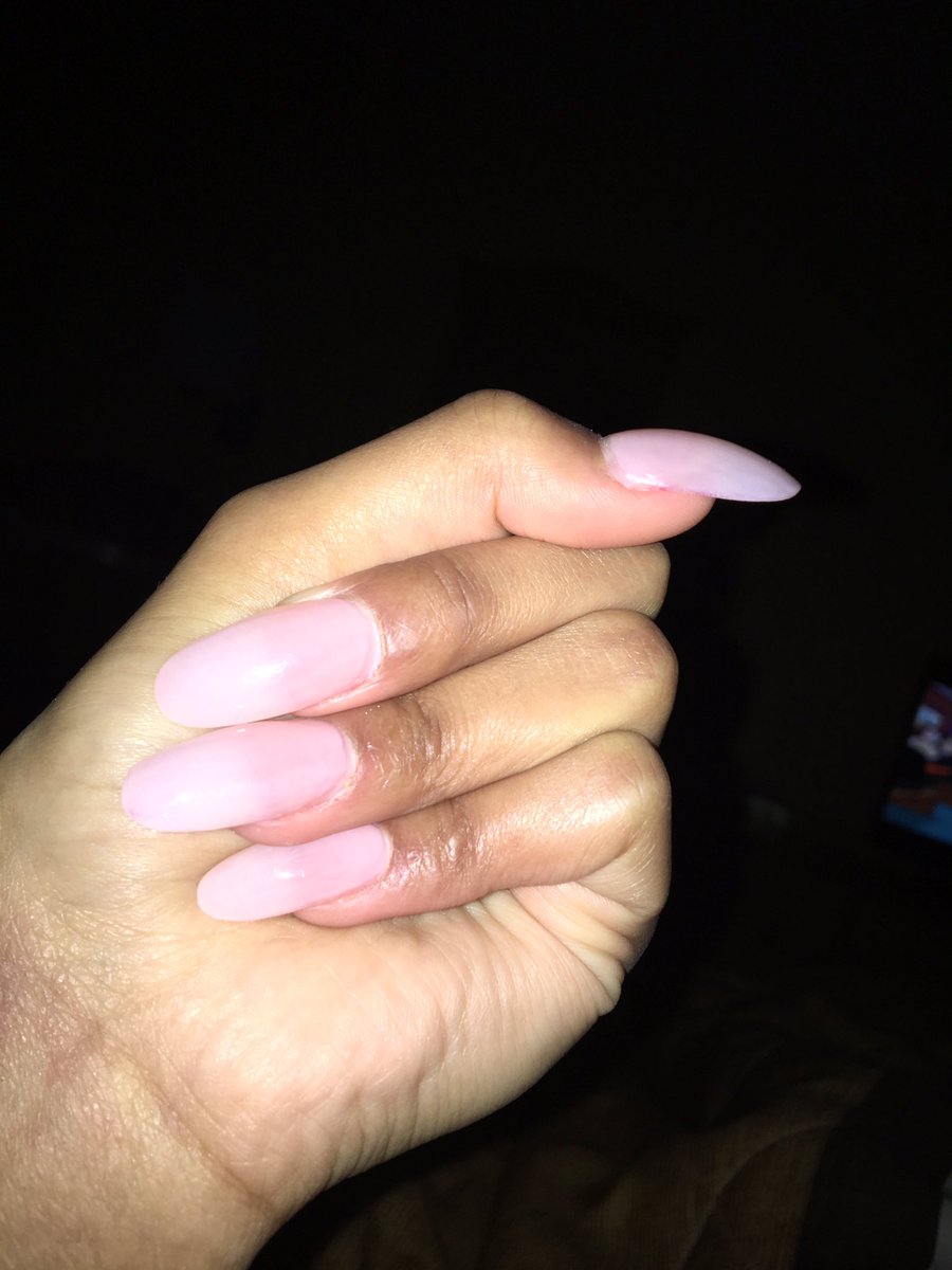 Lady Shows Off Manicure And Internet Goes Crazy!