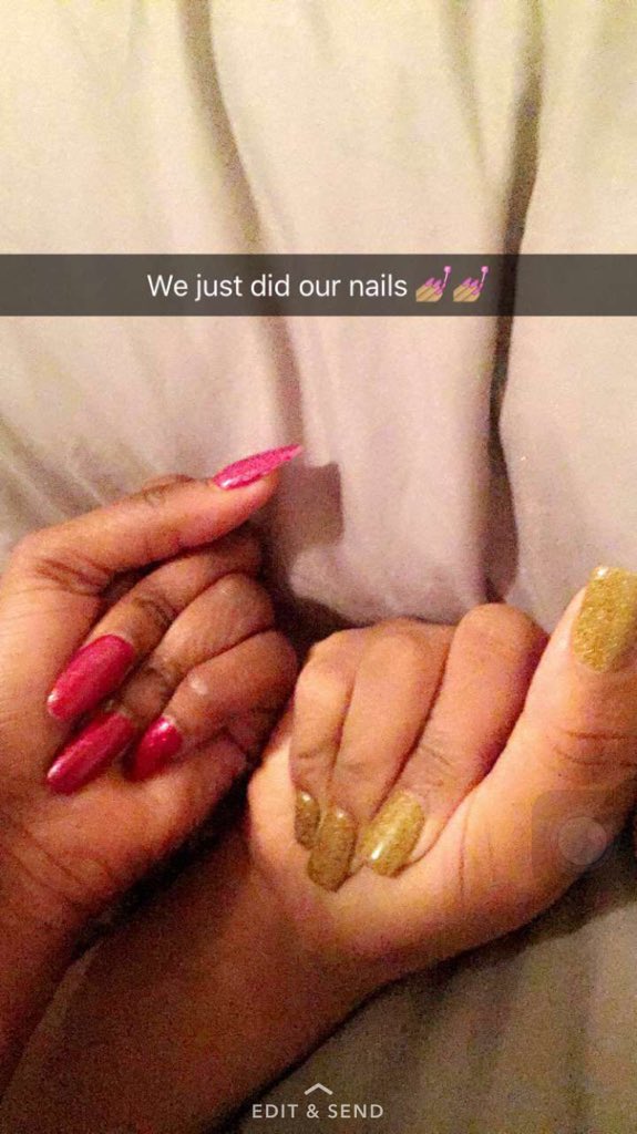 Lady Shows Off Manicure And Internet Goes Crazy!