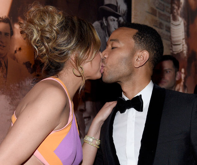 23 REALLY Awkward Kisses!