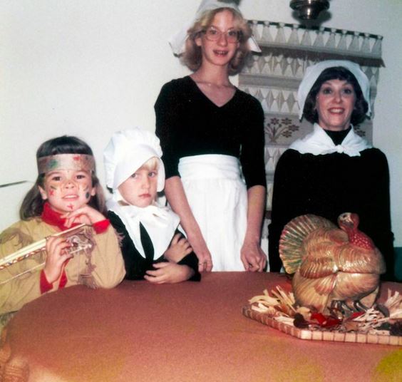 20 Most Awkward Thanksgiving Family Photos Ever!