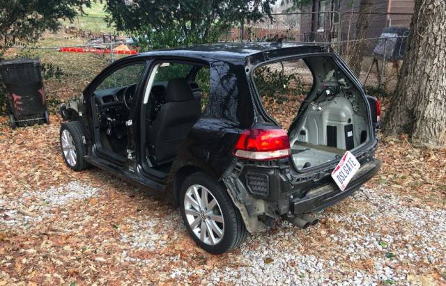 A Smart Young American “Stripped” His Diesel Golf -