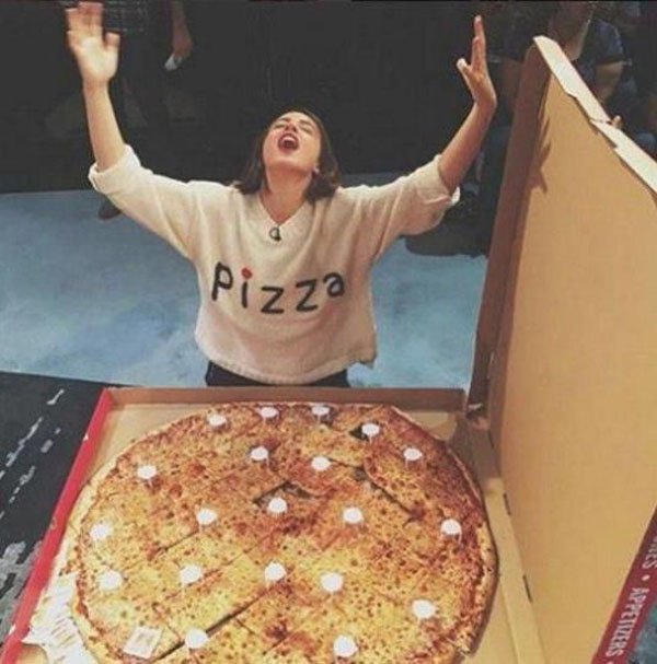 chloe bennet pizza